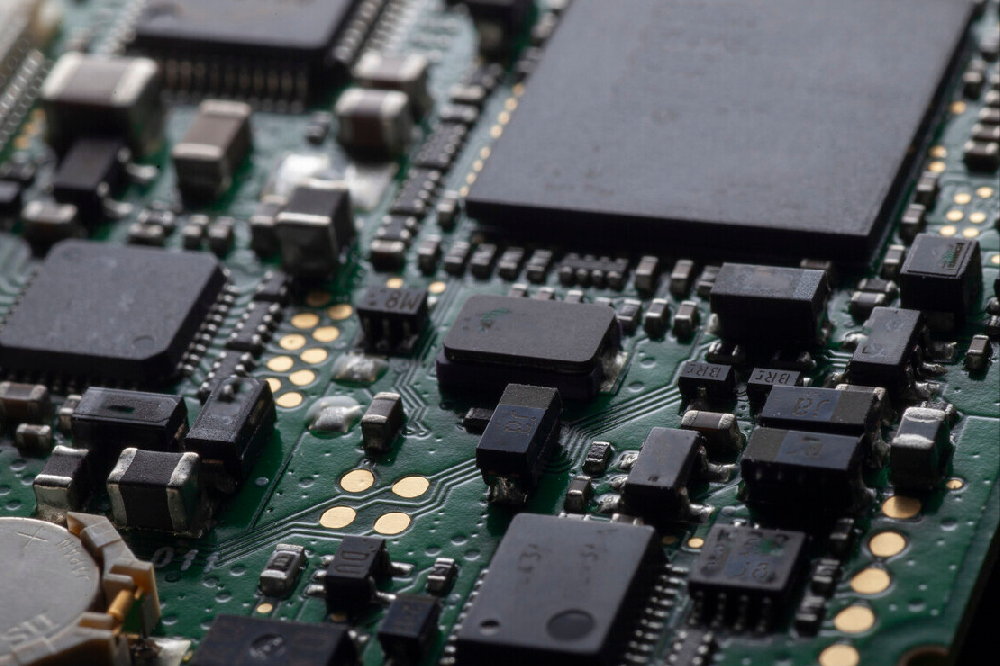 美國全力圍堵中國，芯片法案、Chip4陸續(xù)上路，中國內(nèi)地語音芯片如何破解危機？